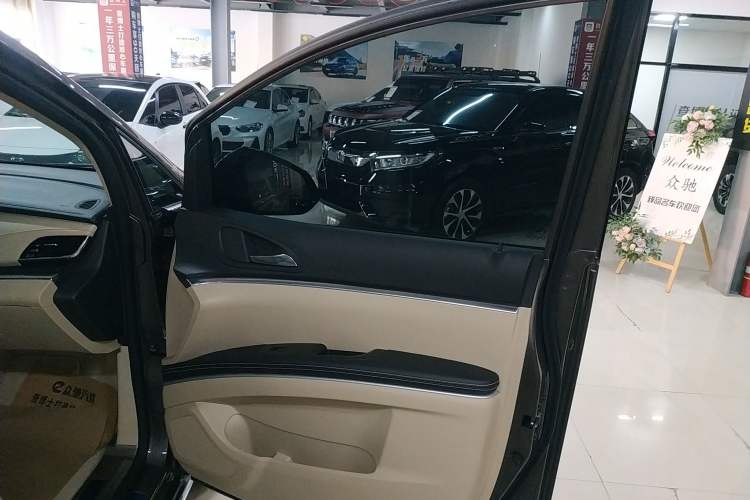 Used Buick GL8 2023 Land Executive Class 652T Luxury Model
