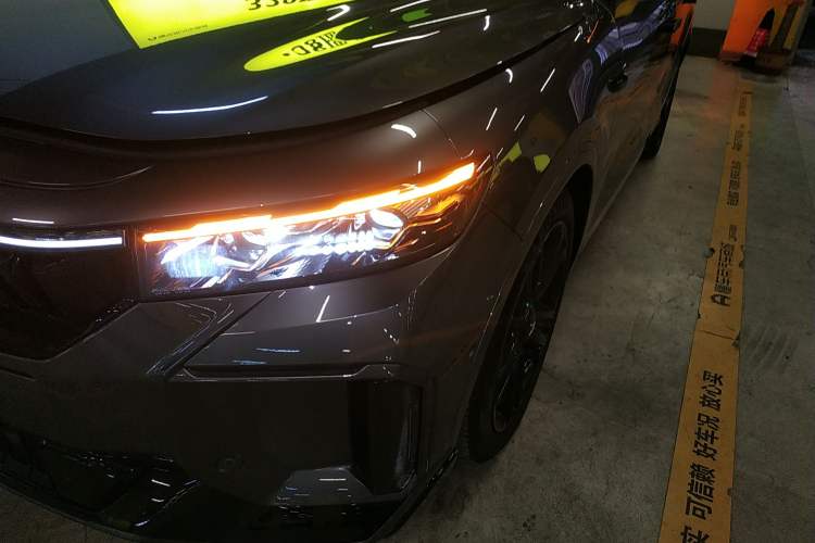 Used VOYAH FREE 2025 318 259 km All-Wheel-Drive Exploration Edition
