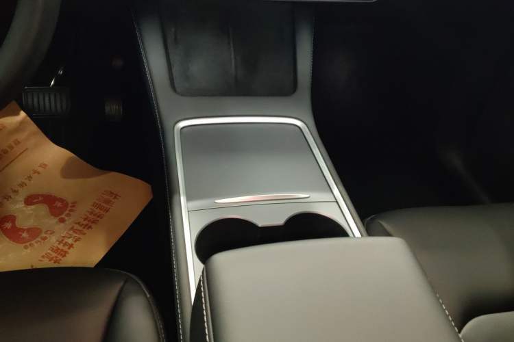 Used Tesla Model Y 2022 Long-Range All-Wheel-Drive Version