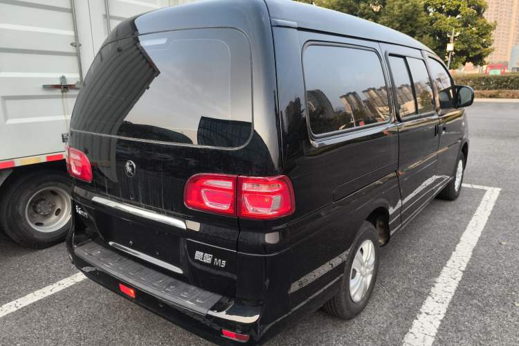 Used FORTHING Lingzhi 2023 M5L 1.6L Base Model 7 Seats