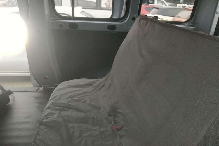 Used Wuling Yangguang 2024 300KM Comfort Version Passenger Van 75kW
