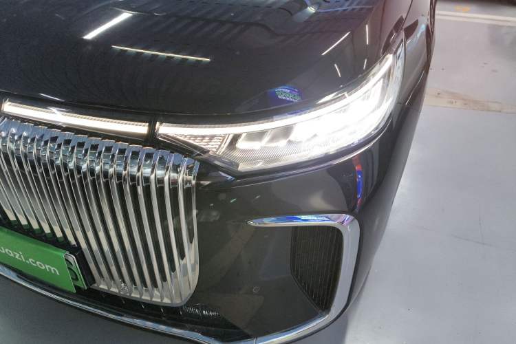 Used VOYAH Dream 2025 EV Four-Wheel Drive Flagship Kunpeng Edition
