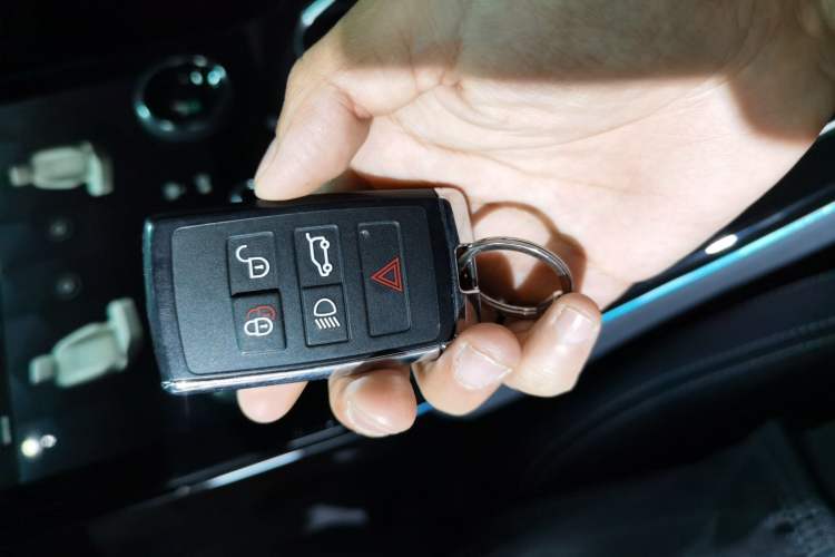 Used Land Rover Range Rover Velar 2022 250 PS Sparkling Heritage Edition
