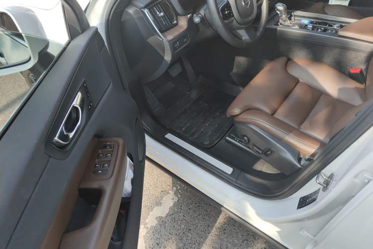 Used Volvo XC60 2021 T5 4x4 Smart Luxury Edition