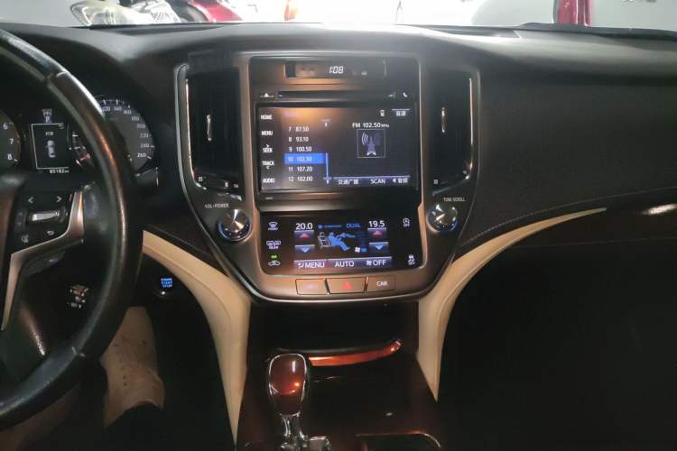 Used Toyota Crown 2015 2.0T Fashion Edition
