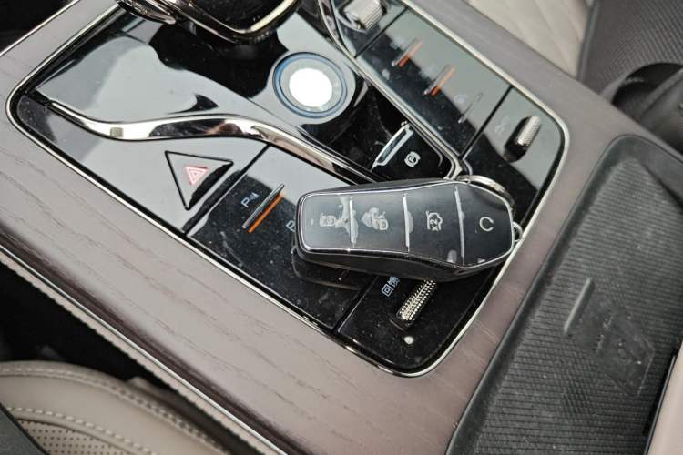 Used BYD Han 2025 EV with 701 km of Laser Radar-Enabled Intelligent Driving