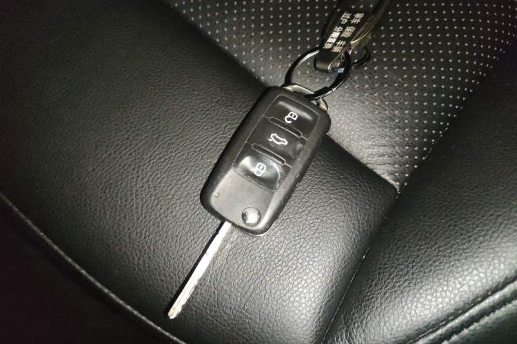 Used Volkswagen Lavida 2013 Revised Classic 1.6L Manual Fashion Edition
