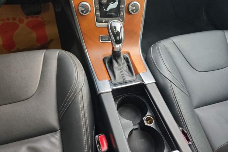 Used Volvo XC60 2015 T6 AWD Smart Version
