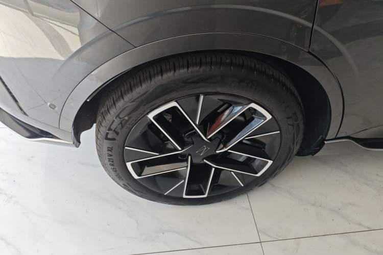 Used  11 2024 580 Three-Laser Four-Wheel Drive Luxury Edition
