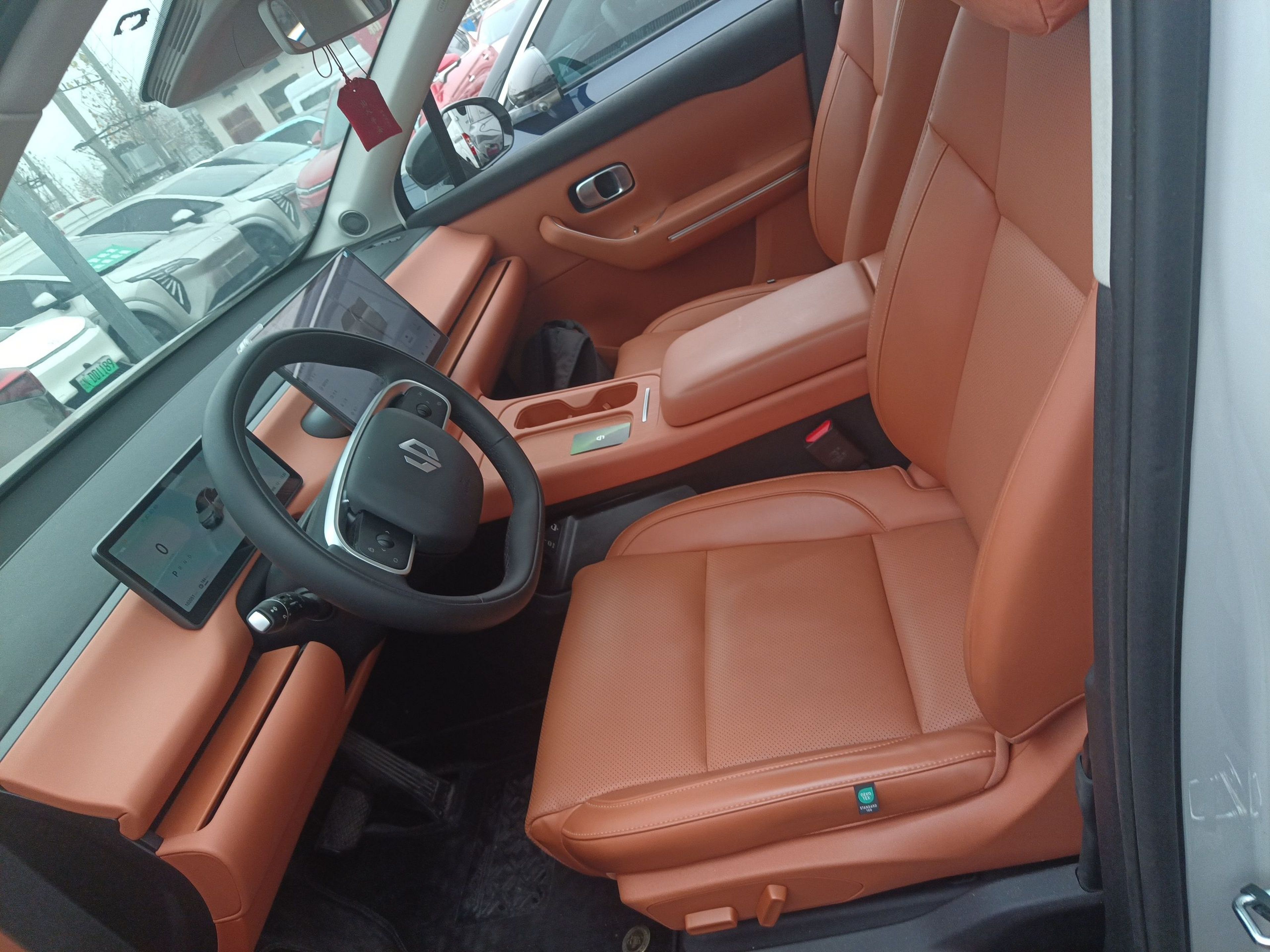 المقاعد الأمامية داخل السيارة