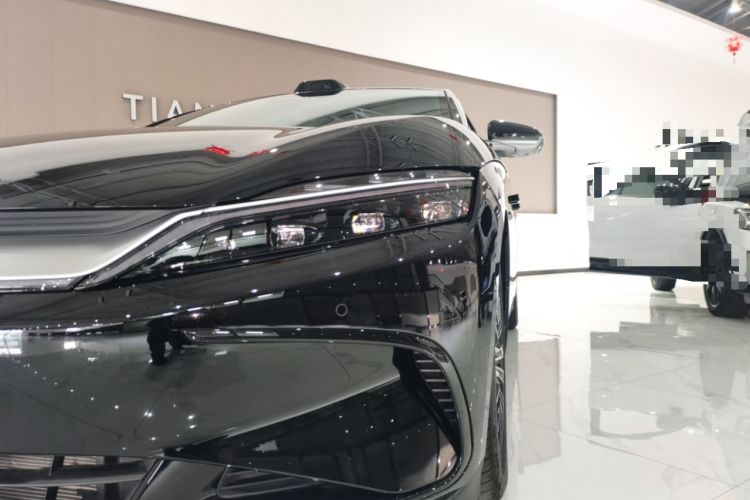 Used BYD Han 2025 DM-i Intelligent Driving Edition 125KM LiDAR Flagship Model
