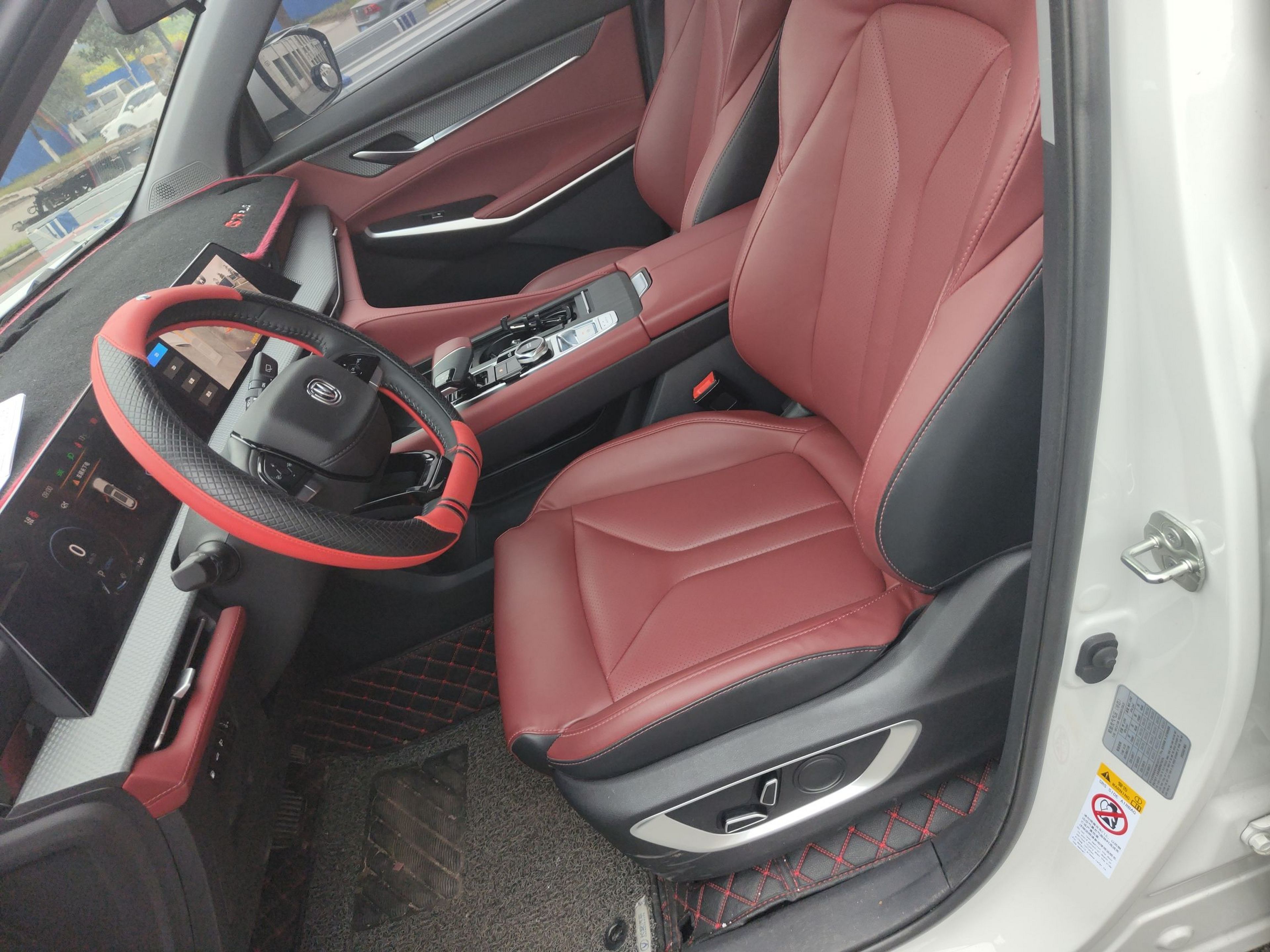 Переднее сиденье в автомобиле