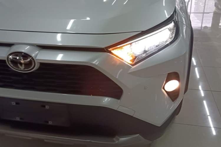 Used Toyota RAV4 2022 2.0L CVT 4x4 Fashion Edition
