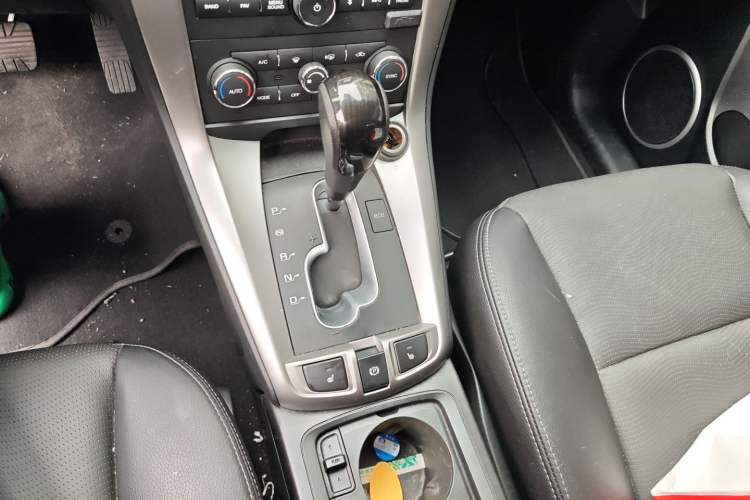 Used Chevrolet Captiva 2015 2.4L 4x4 Flagship Edition 7-Seater
