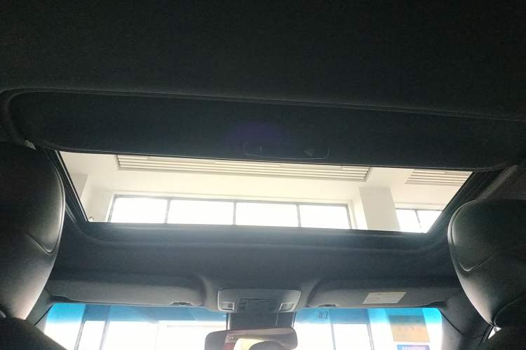 Used Toyota Avalon 2019 Dual-Engine 2.5L Luxury Edition China VI Standard
