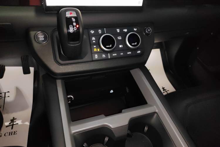 Used Land Rover Defender 2025 110 3.0T P400 – Dynamic HSE