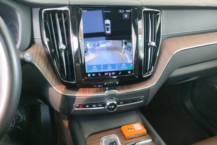 Used Volvo XC60 2023 B5 4x4 Smart Luxury Edition
