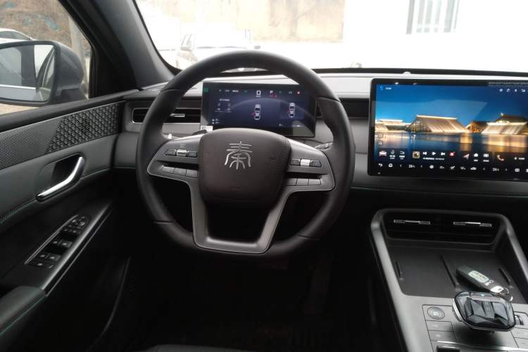 Used BYD Qin PLUS 2025 DM-i Smart Drive 55KM Beyond Model
