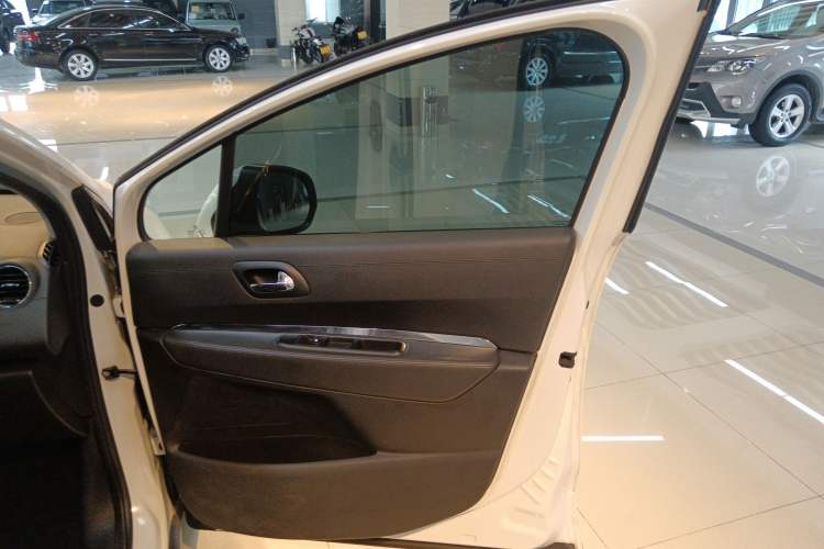 Used Peugeot 3008 2013 2.0L Automatic Classic Edition
