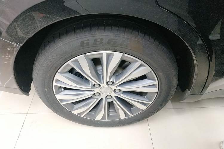 Used Hongqi E-QM5 2022 431 km Charge & Enjoy Edition
