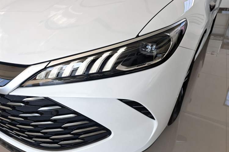 Used BYD Qin PLUS 2025 DM-i Smart Drive 120KM Superior Model