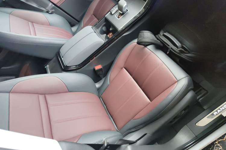 Used Land Rover Range Rover Evoque 2024 Aurora L 249 PS Prestige Light-Chasing Edition