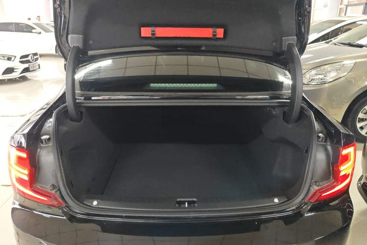 Used Volvo S90 2017 T4 Zhiyuan Edition
