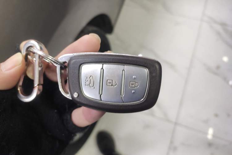 Used Hyundai ix35 2013 2.0L Automatic Two-Wheel Drive Smart GLS China IV Standard