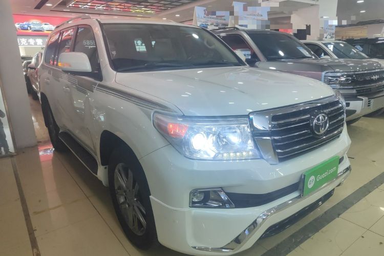 Used Toyota Land Cruiser 2015 4.0L VX-R 8-Seater Middle East Version
