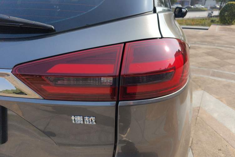 Used Geely Auto Emgrand X7 Sport 2018 1.8TD Automatic Two-Wheel Drive Smart 4G Connected Version
