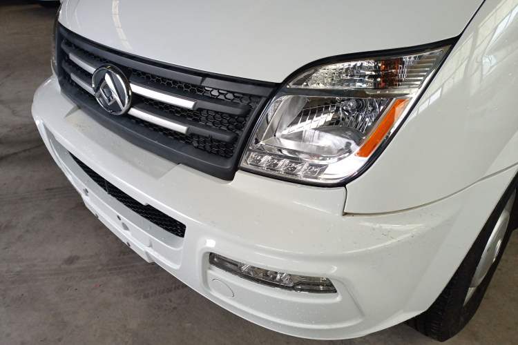 Used SAIC MAXUS Xintu V80 2023 2.0T Manual Classic Aoyuntong Short Wheelbase Ultra-Low Roof 5/6-Seater
