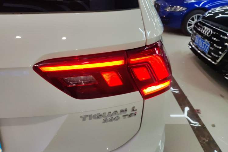 Used Volkswagen Tiguan L 2018 330TSI Automatic Two-Wheel Drive Luxury Edition
