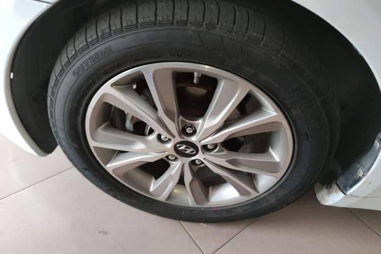 Used Hyundai Sonata 2014 2.4L Automatic Leading Edition China IV Standard
