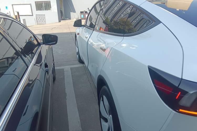 Used Tesla Model Y 2025 Rear-Wheel-Drive Version
