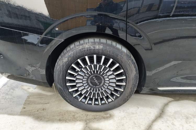 Used Zeekr 009 2024 7-Seater Walk-Through Version Four-Wheel Drive 108 kWh