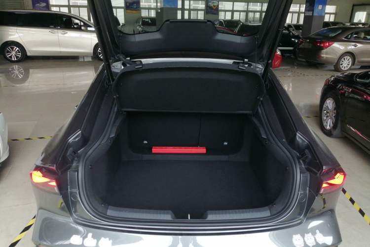 Used Changan UNI-V 2022 1.5T Prestige Version