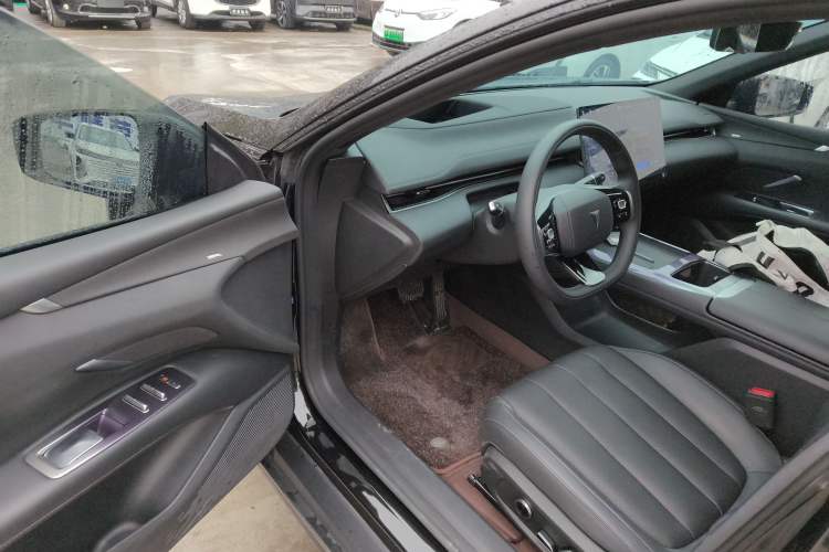 Used  L07 2024 230Max Range-Extended Version
