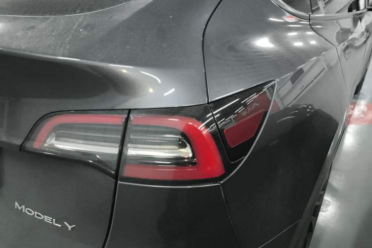 Used Tesla Model Y 2021 Long-Range All-Wheel-Drive Version
