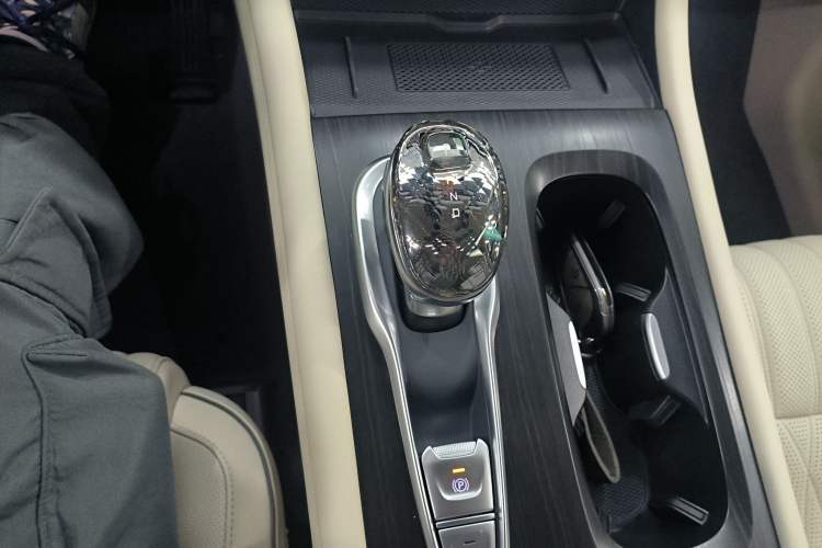 Used VOYAH Dream 2024 PHEV Ultra-Long Range Flagship Edition
