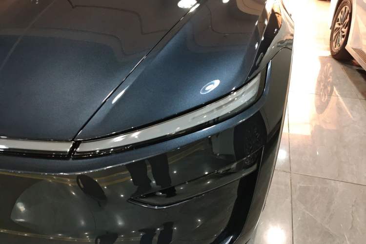 Used Tesla Model Y 2025 Long-Range All-Wheel-Drive Version
