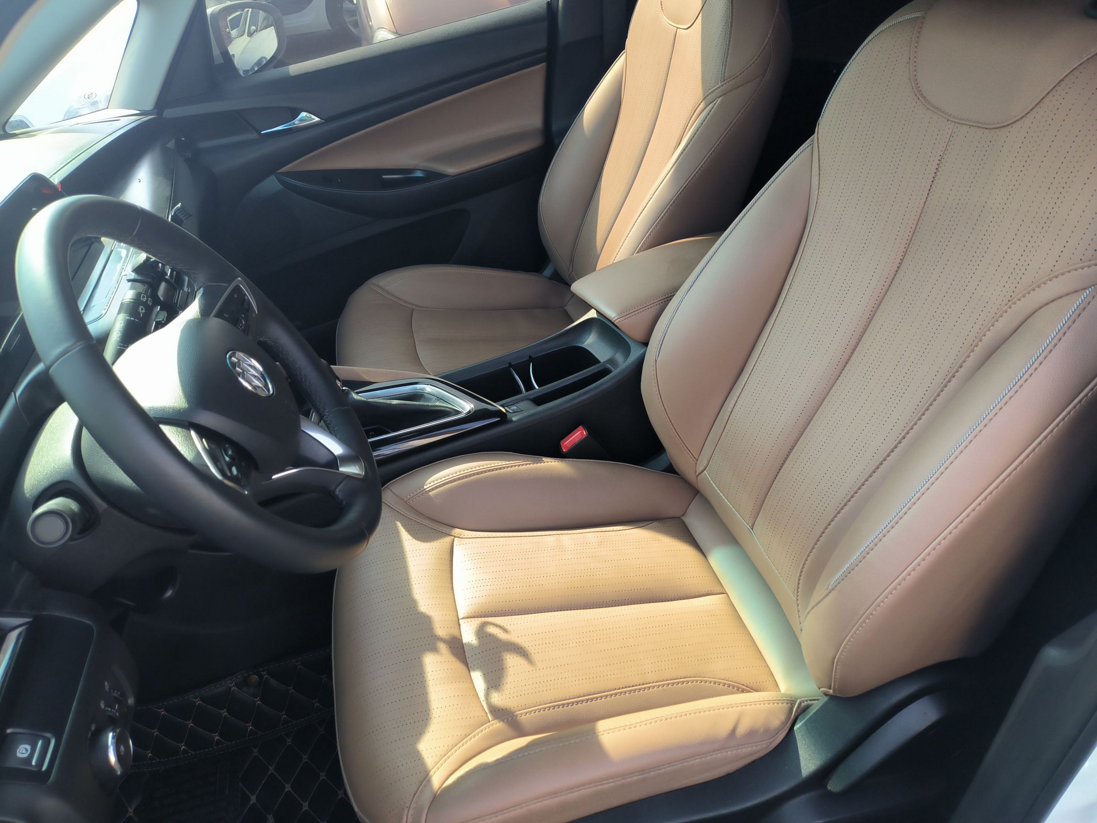 Переднее сиденье в автомобиле