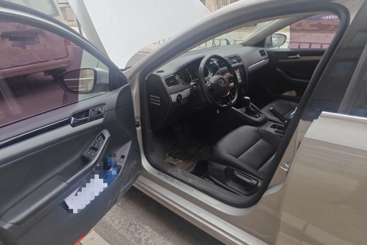 Used Volkswagen Sagitar 2015 230TSI Automatic Comfort Version
