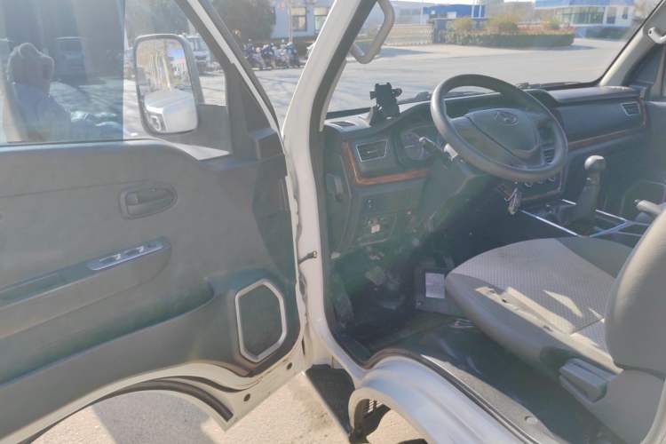 Used Kuayue Kuayue Zhe D5 2021 1.6L Standard Edition Double-Cab Flatbed with Dual Rear Wheels 3050mm Cargo Bed DAM16KL
