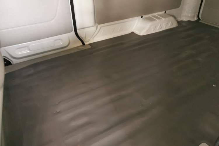 Used Jinbei New Hiace X30L 2023 1.5L Wealth Edition Van 2/5 Seats Non-Air-Conditioned Version SWC15M
