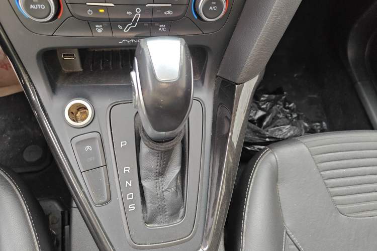 Used Ford Focus 2015 Hatchback EcoBoost 125 Automatic Supreme Style Edition
