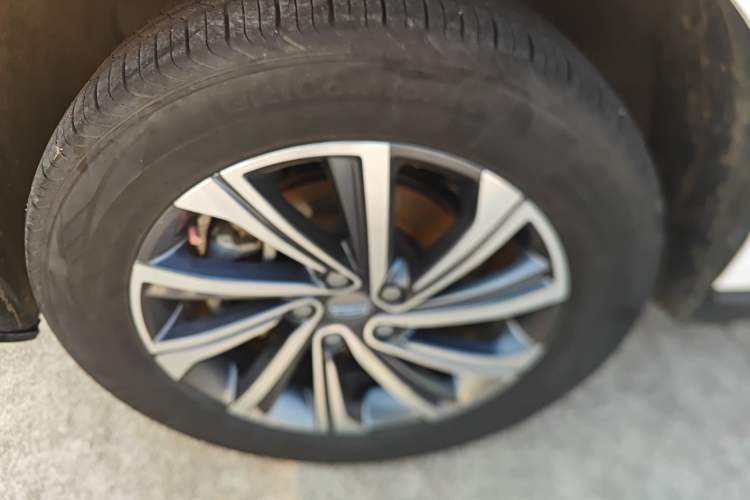 Used Geely Auto Vision X6 2020 1.4T CVT Luxury Edition
