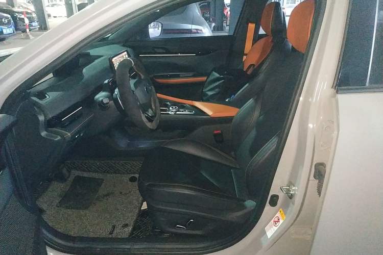 Used Changan UNI-V 2022 1.5T Prestige Version
