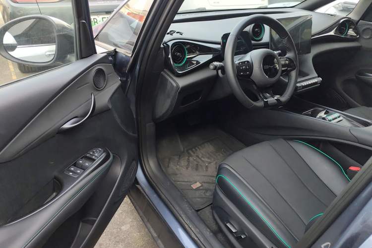 Used BYD Dolphin 2024 Honor Edition 420km Fashion Version
