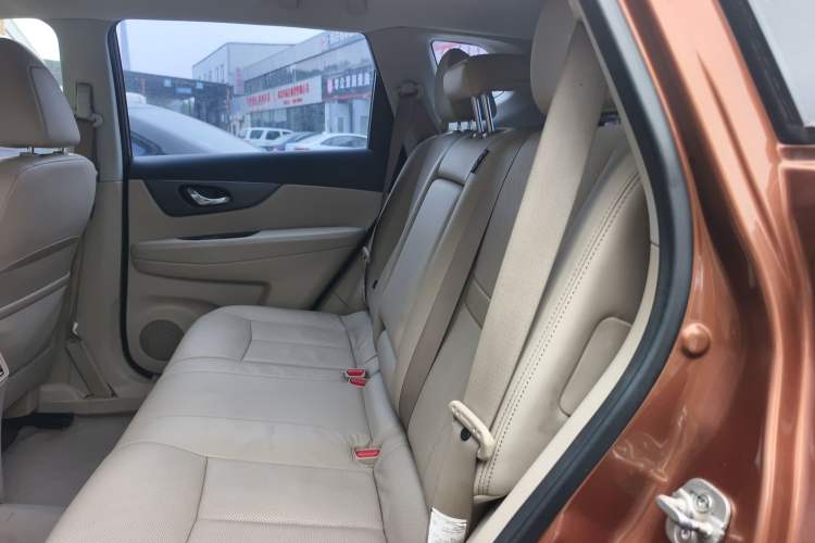 Used Nissan X-Trail 2015 2.0L CVT Comfort MAX Edition 2WD
