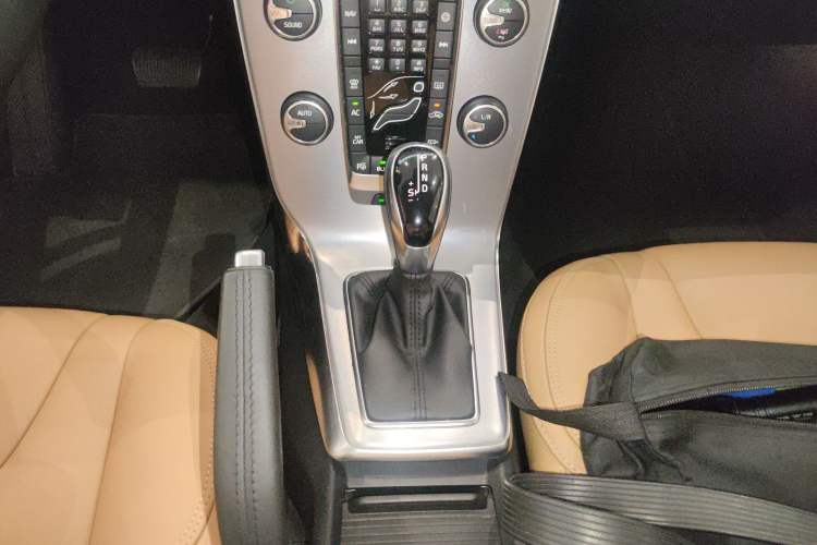 Used Volvo V40 2018 T3 Zhiya Edition